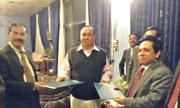 Bashundhara Group Chairman Ahmed Akbar Sobhan exchanges documents with MA Quader Sarker, secretary of Rural Development and Cooperatives ministry and also president of BCS (Taxes) Officers’ Welfare Multipurpose Cooperative Society, after the signing of a memorandum of understanding (MoU) at the chairman’s office at Bashundhara residential area in the city on Thursday. East West Property Development Ltd (EWPDL), an enterprise of Bashundhara Group, will complete a housing project for the society with civic amenities.