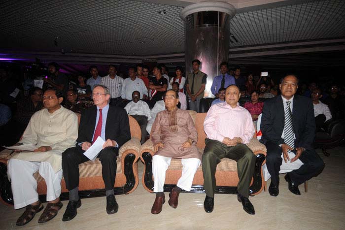 Information Minister Hasanul Haque Inu, Prime Minister’s Political Adviser HT Imam, Chief Telecast Adviser of Jamuna Television Simon Dring, Bashundhara Group Chairman Ahmed Akbar Sobhan and Jamuna Group Chairman Nurul Islam, among others, at the inaugural ceremony of Jamuna Television at Jamuna Future Park in the capital on Saturday.