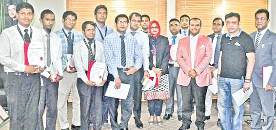 Additional Managing Director of Bashundhara Group Safwan Sobhan poses with the officials, who successfully completed ICT training, at a prize distribution ceremony on Monday.