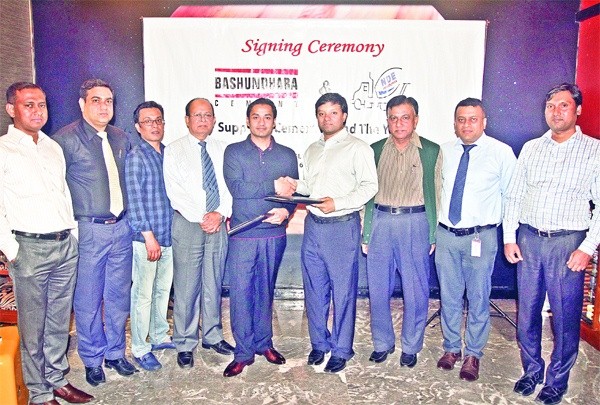 Sayem Sobhan Anvir, Managing Director, the Bashundhara Group, and Raihan Mustafiz, Managing Director, NDE Ready Mix Concrete Limited, seen exchanging documents after signing an agreement in Dhaka on Monday.